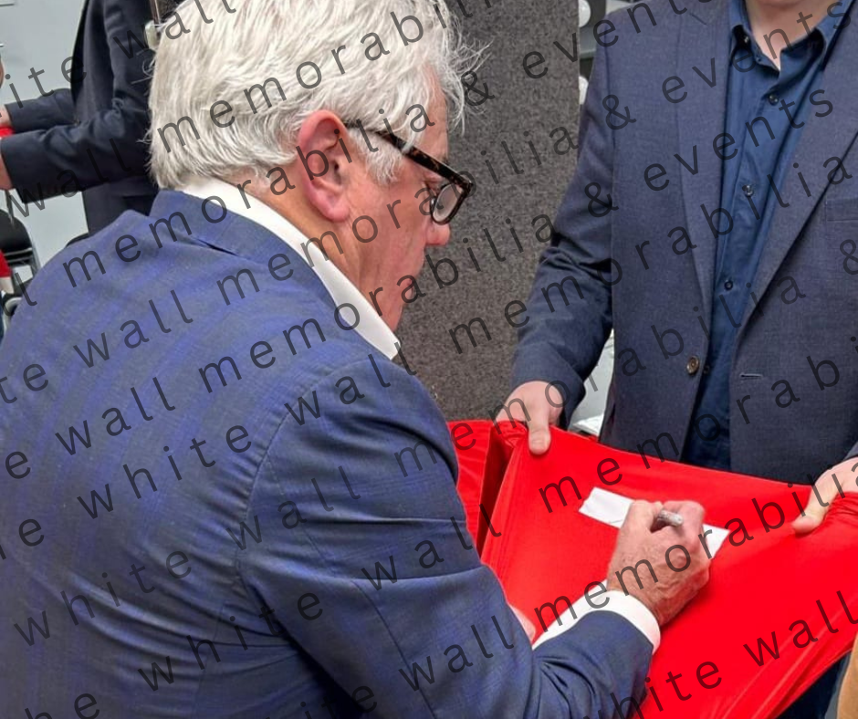 Kevin Keegan signed framed Liverpool 1977 European Cup winners shirt back signed