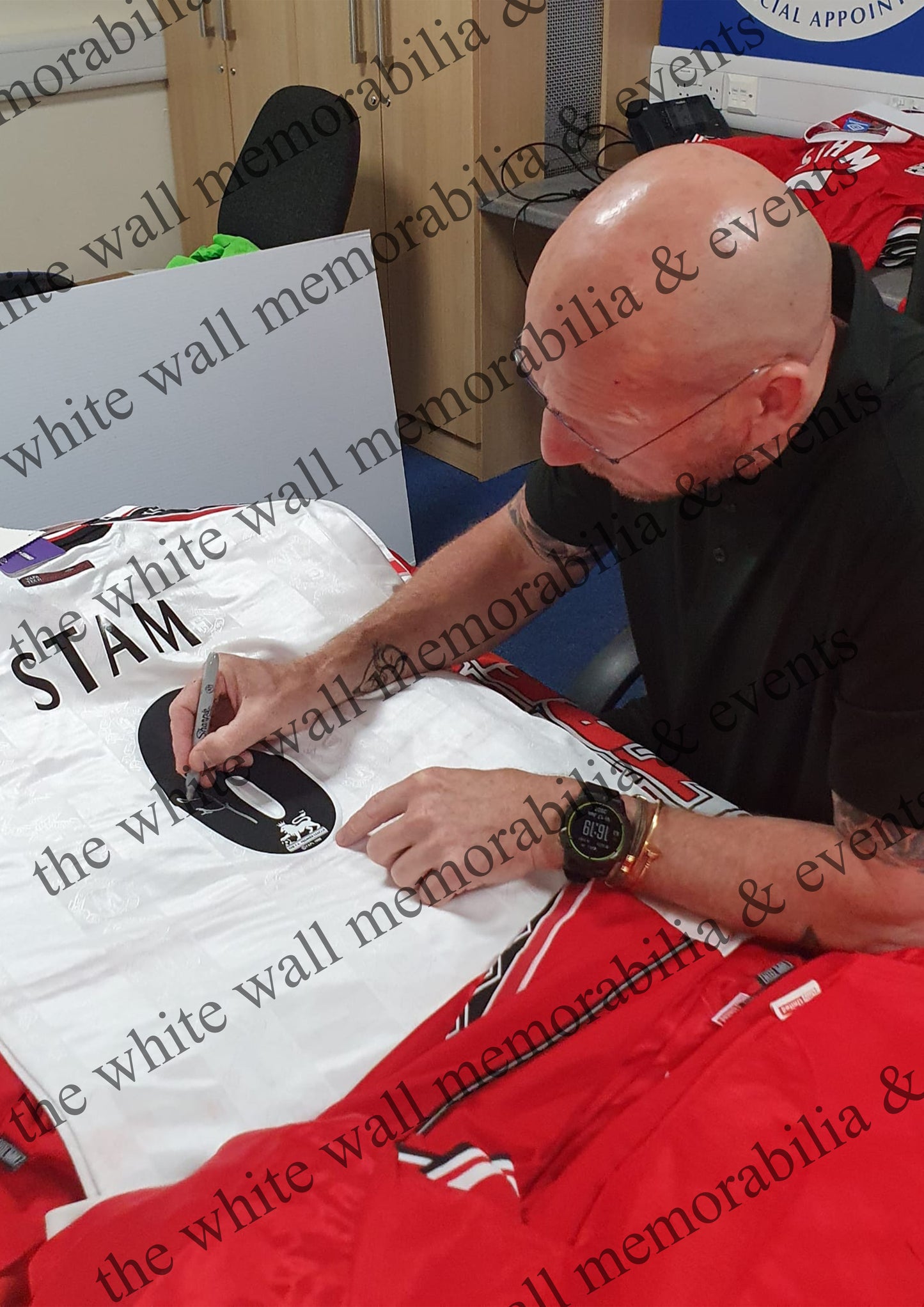 Jaap Stam signed framed 1999 treble winning Manchester United shirt