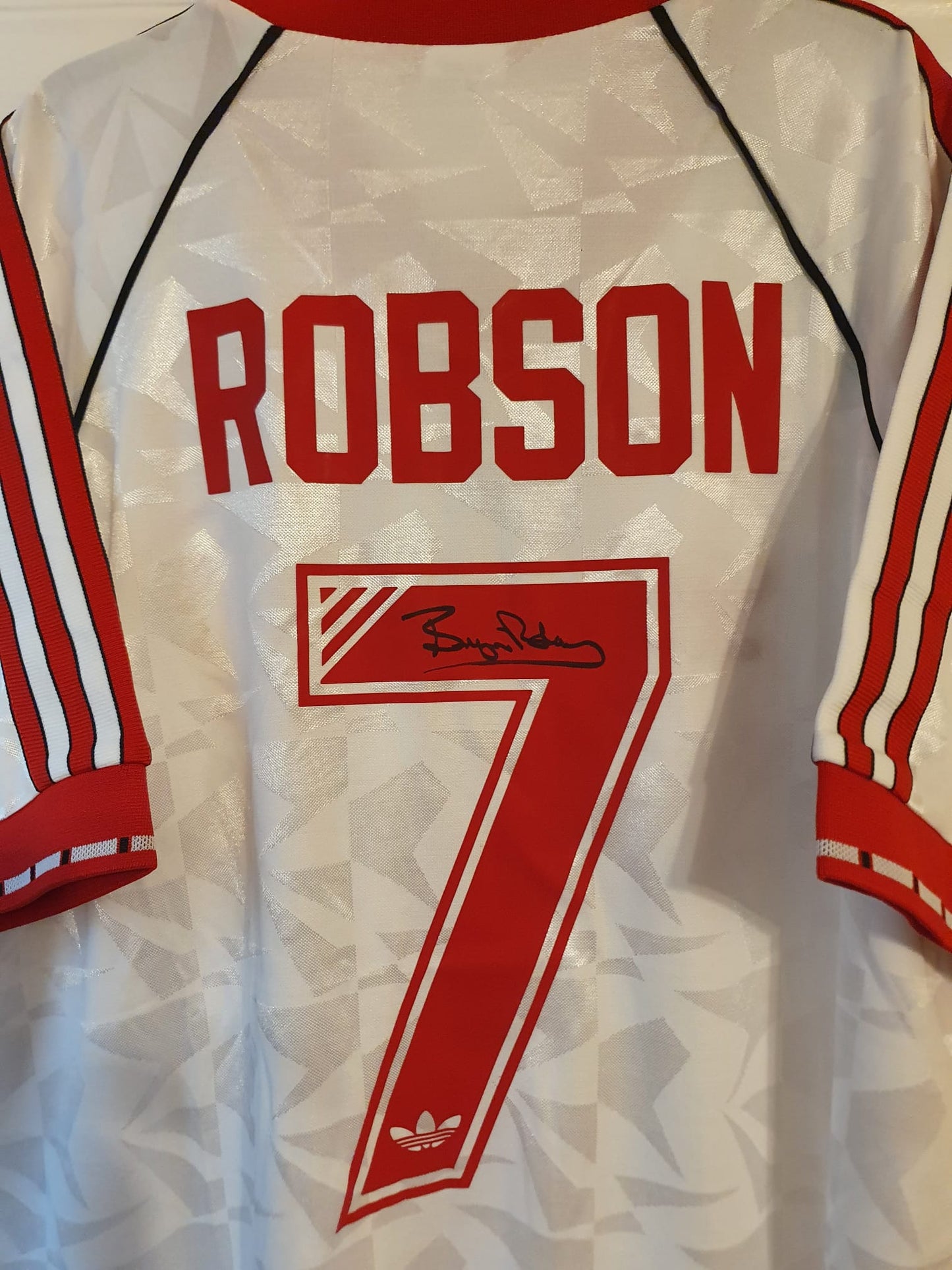 Bryan Robson hand signed 1991 CWC Manchester United shirt