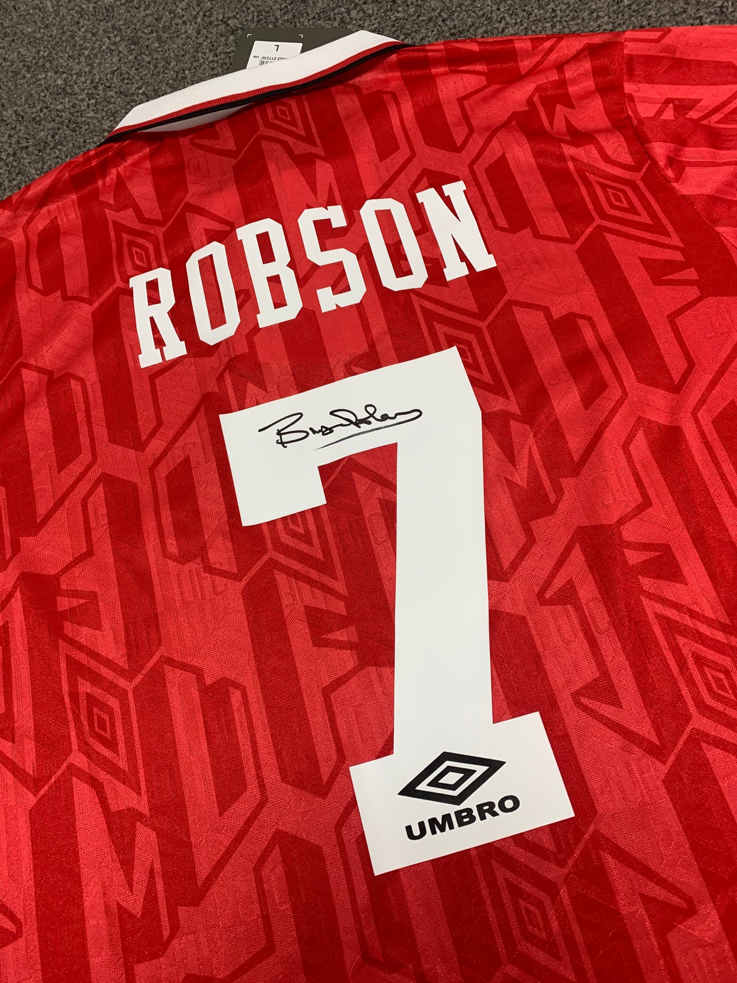 Bryan Robson hand signed 92/94  Manchester United shirt