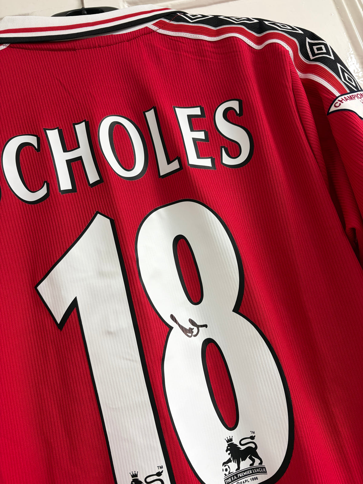 Paul Scholes Signed 1999 treble winning Manchester United red home shirt shorter signature