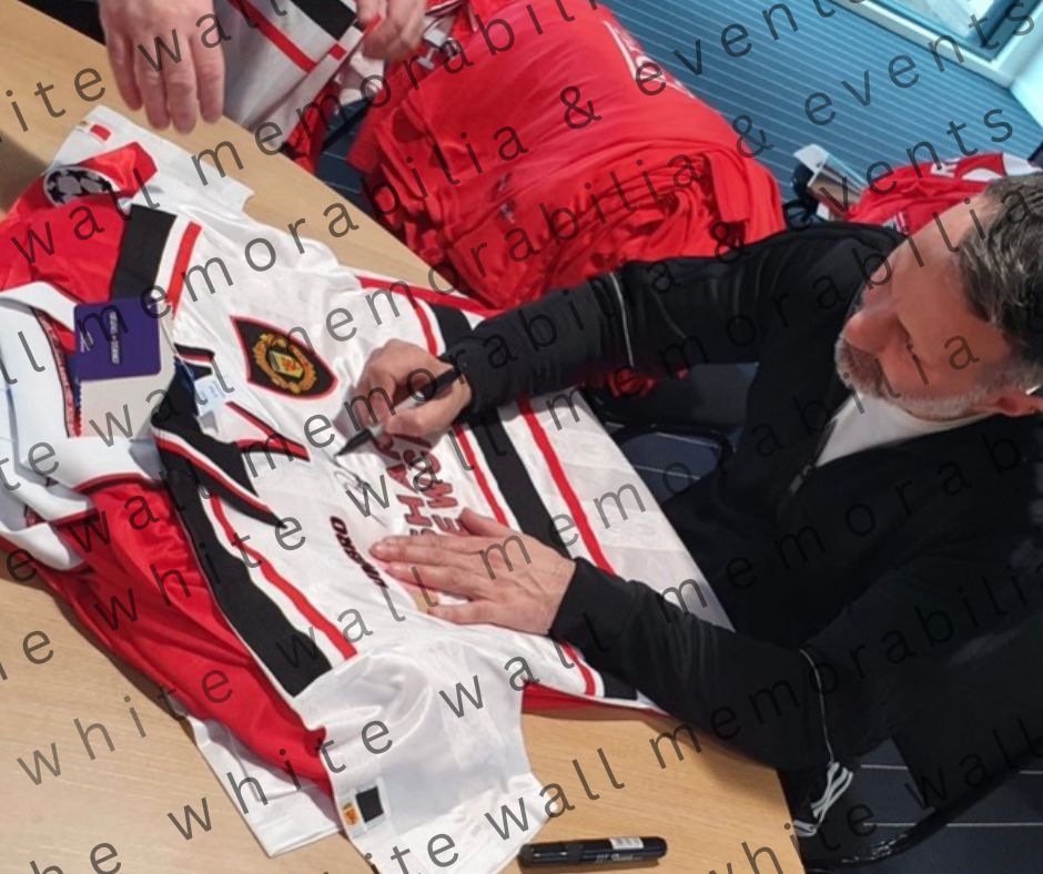 Ryan Giggs 1999 Manchester United front signed framed away shirt