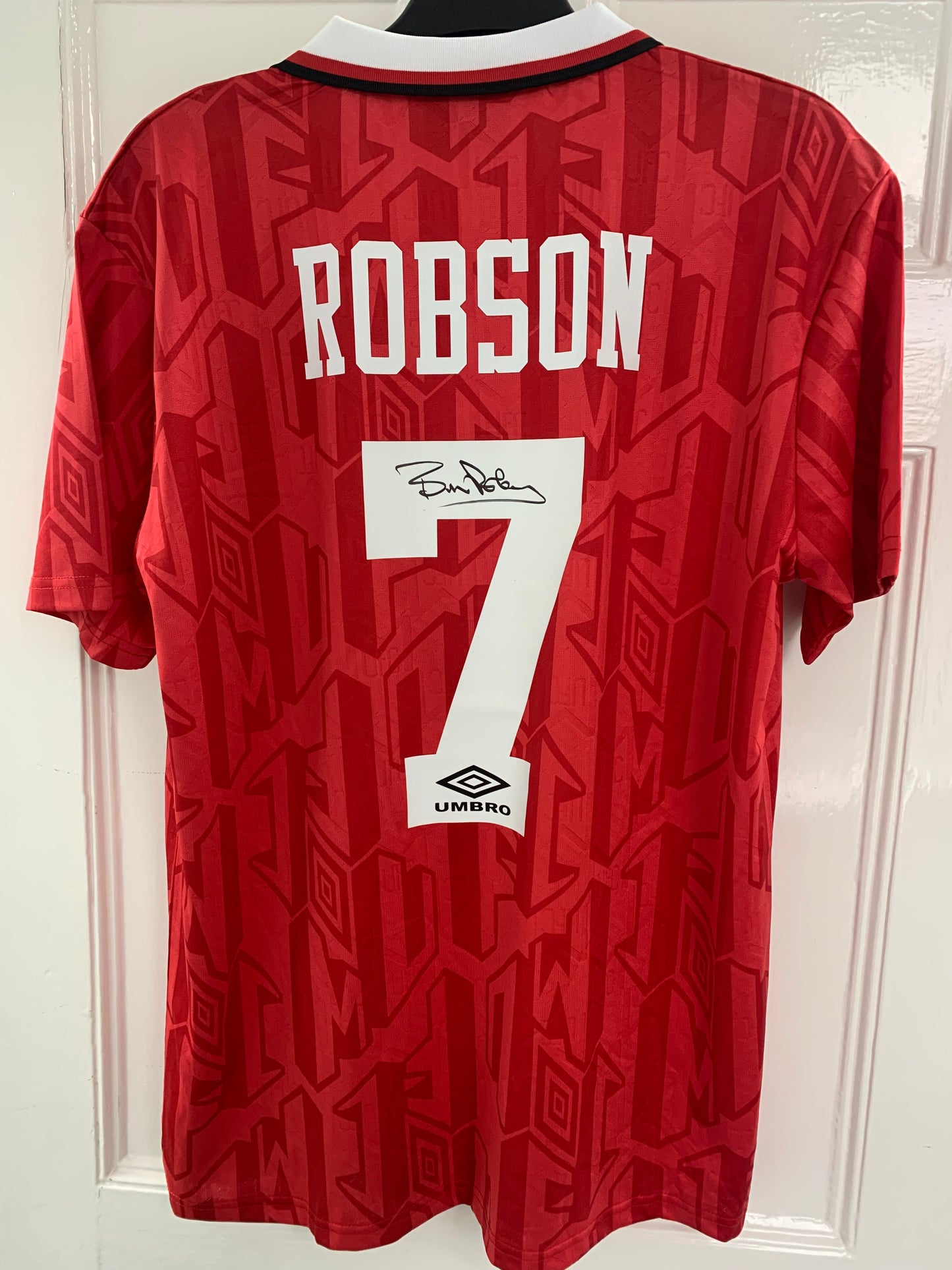 Bryan Robson hand signed 92/94  Manchester United shirt