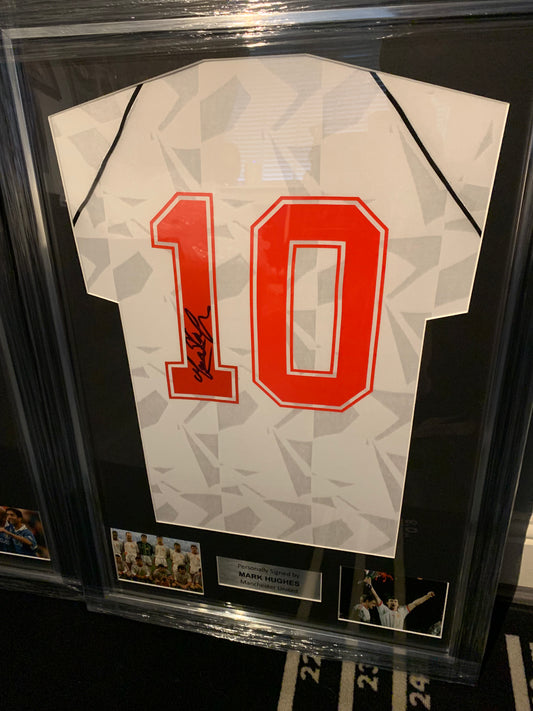 Mark Hughes signed framed Manchester United 1991 CWC football shirt