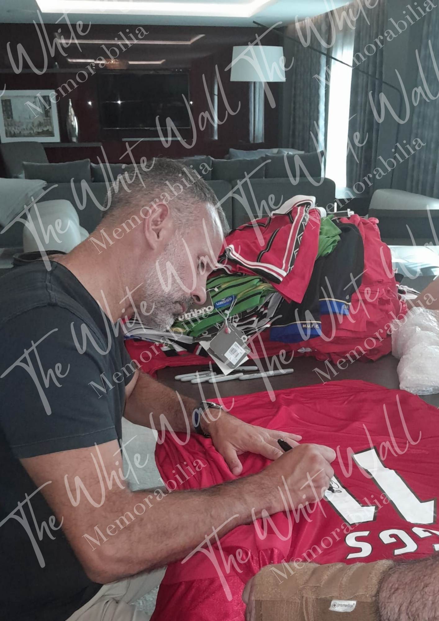 Ryan Giggs Manchester United 99 champions league signed framed shirt