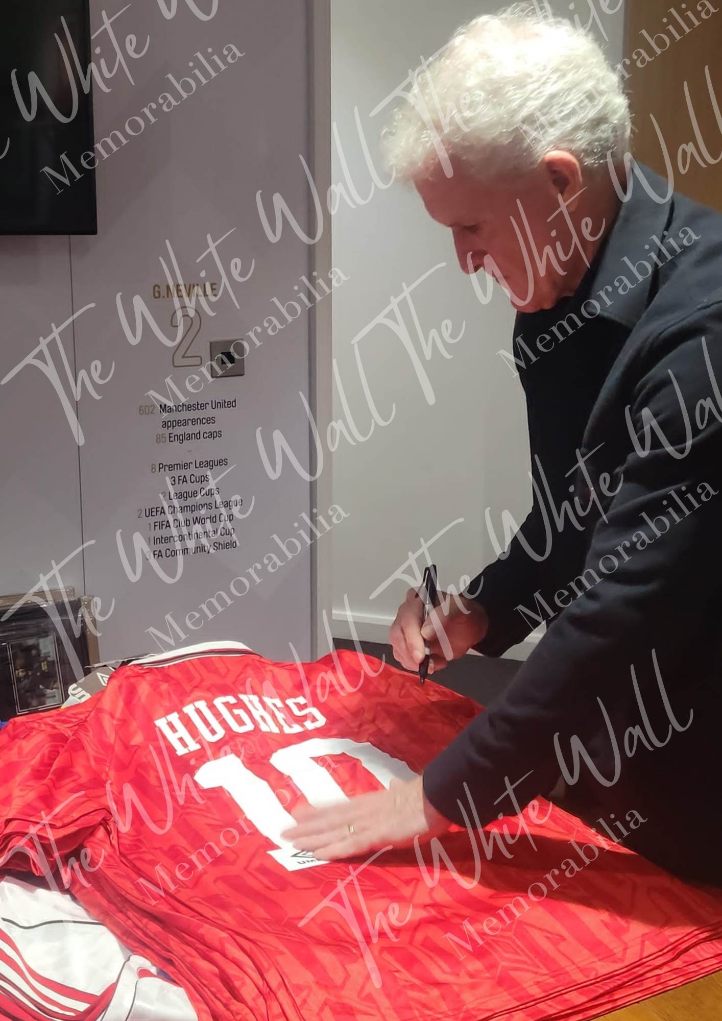 Mark Hughes signed framed 92/94 Manchester United Shirt