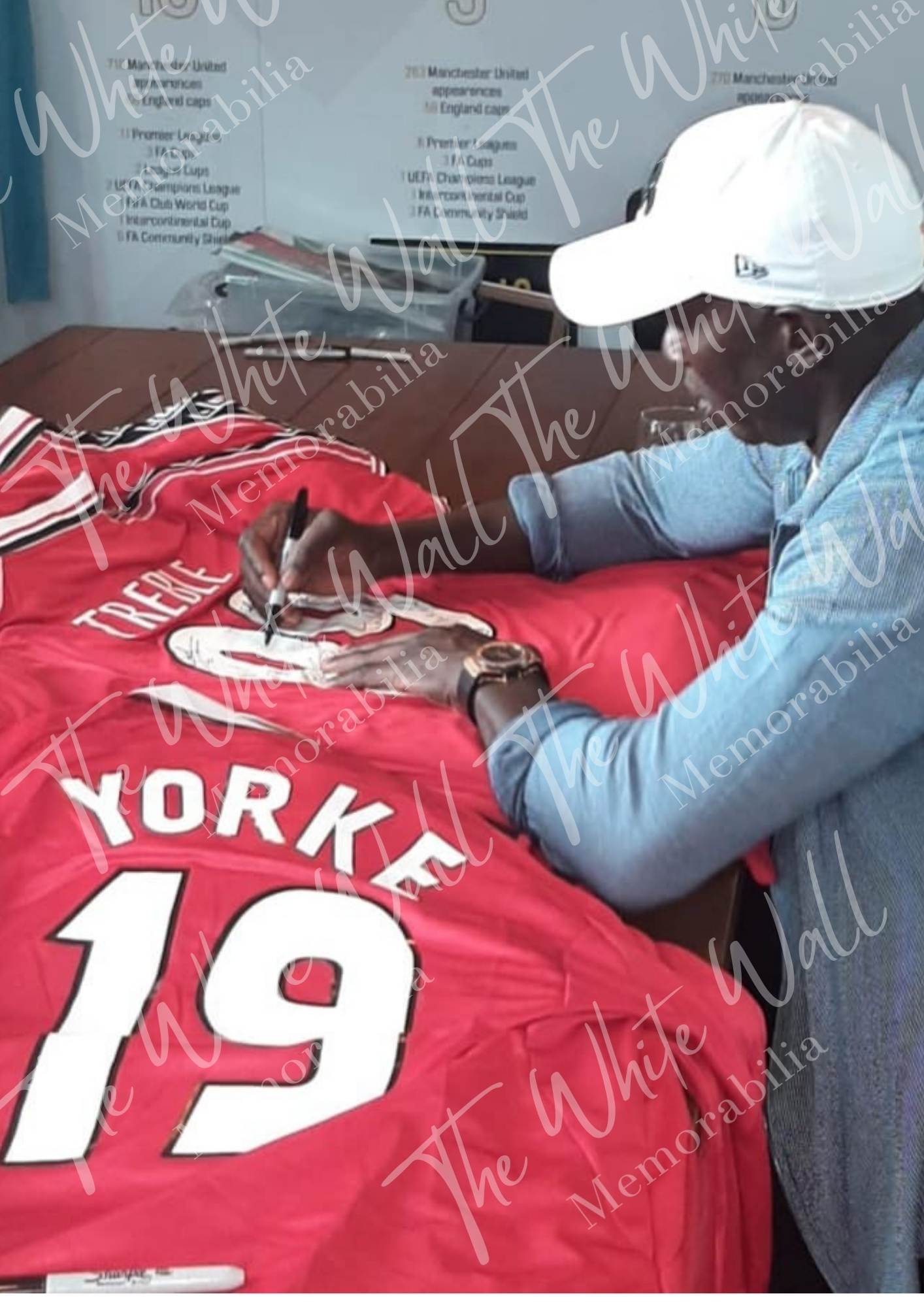 Dwight Yorke 1999 treble signed framed Manchester United champions league shirt