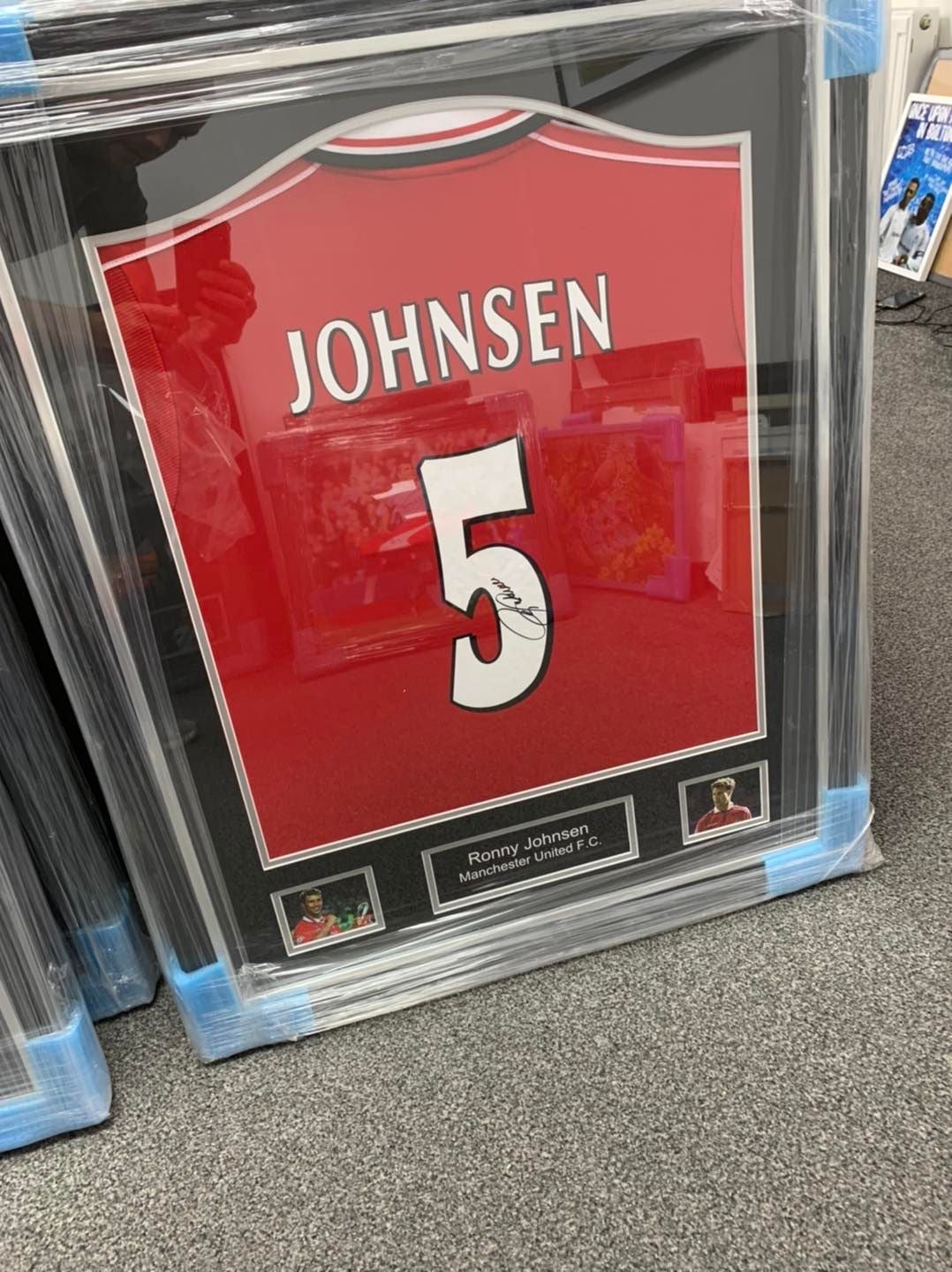 Ronny Johnsen framed signed Manchester United Shirt