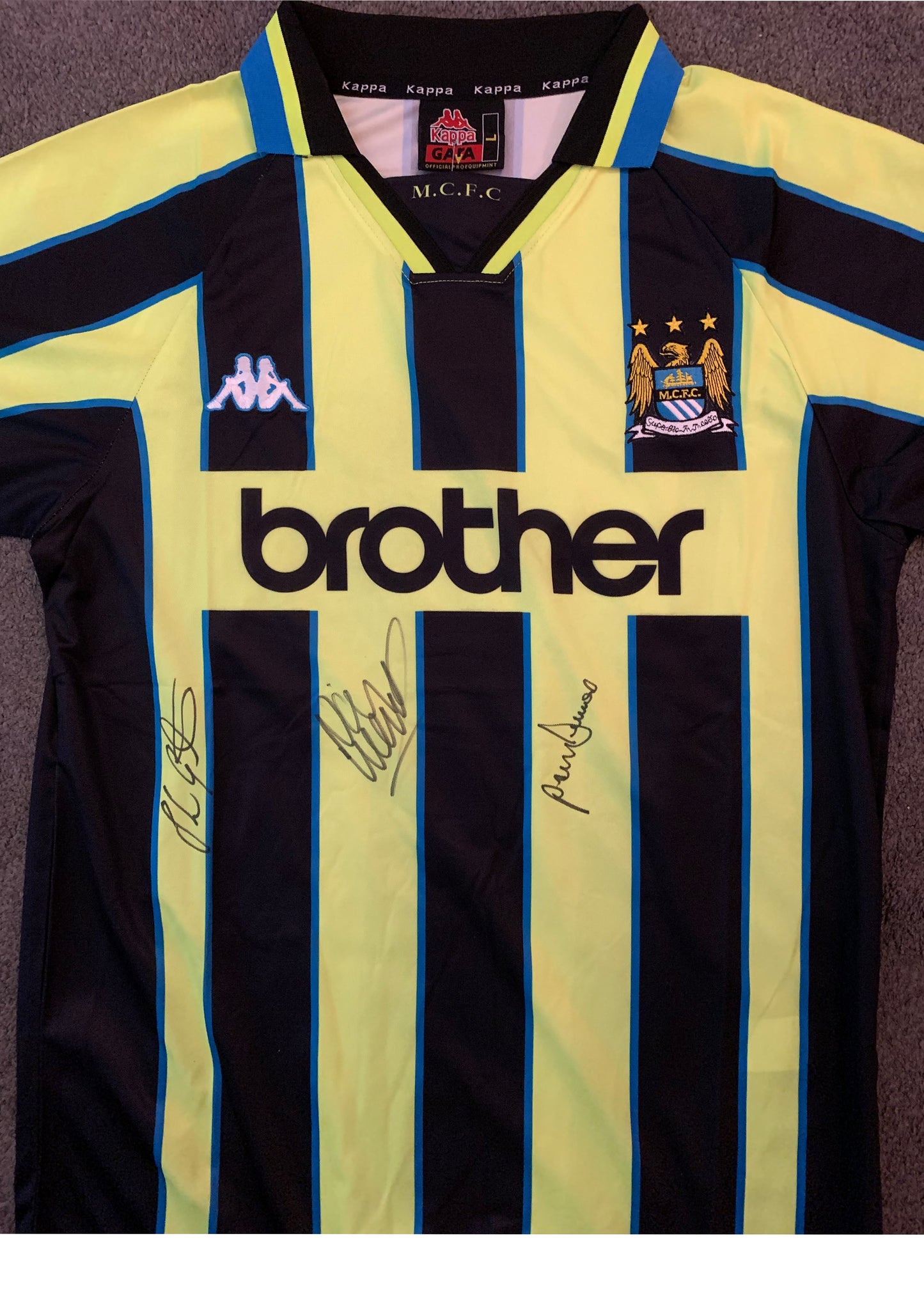 Shaun Goater, Nicky Weaver and Paul Dickov framed signed Manchester City shirt